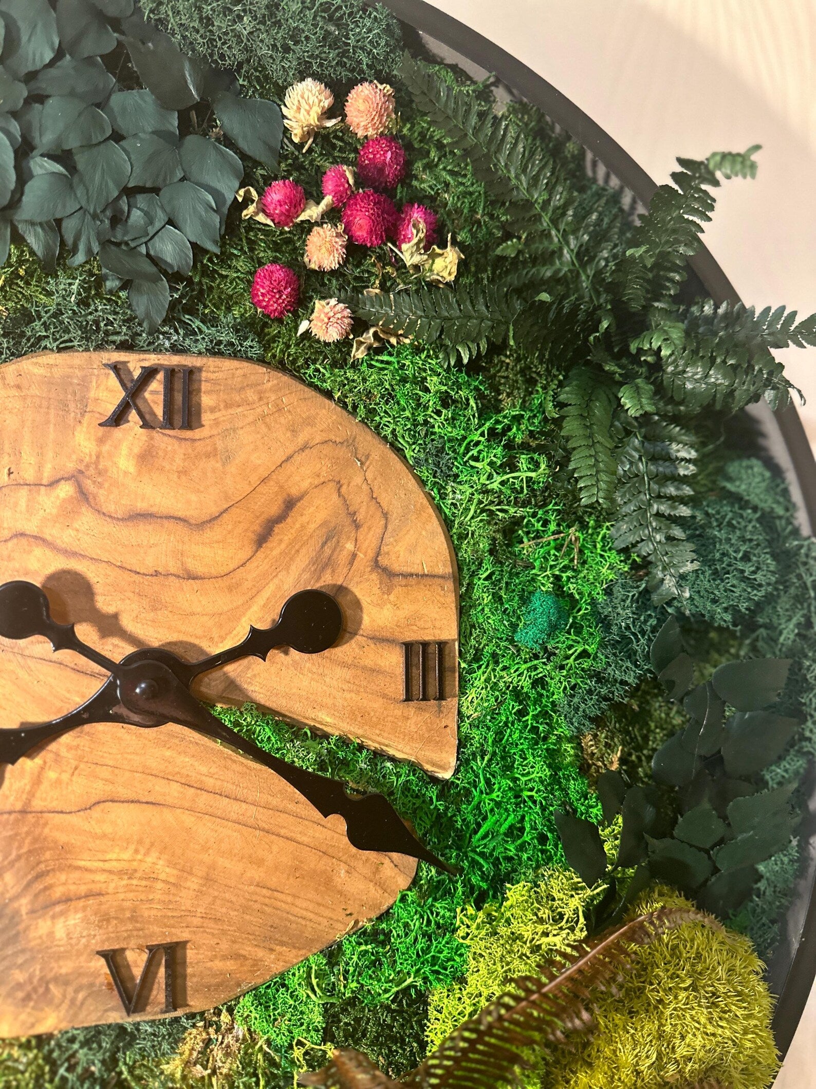 Wood and Moss Wall Clock – High Quality Vertical Garden Home Decor