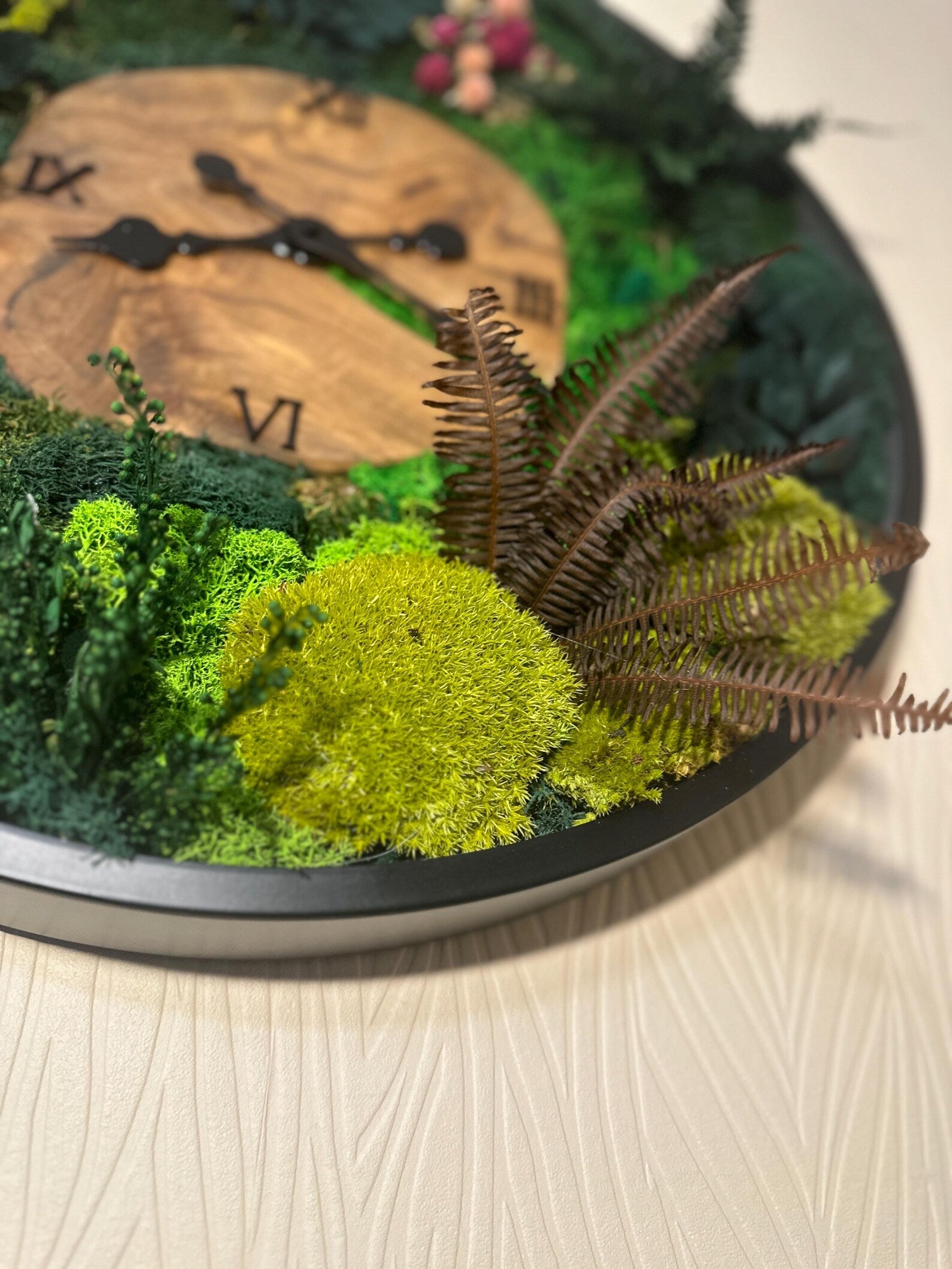 Wood and Moss Wall Clock – High Quality Vertical Garden Home Decor