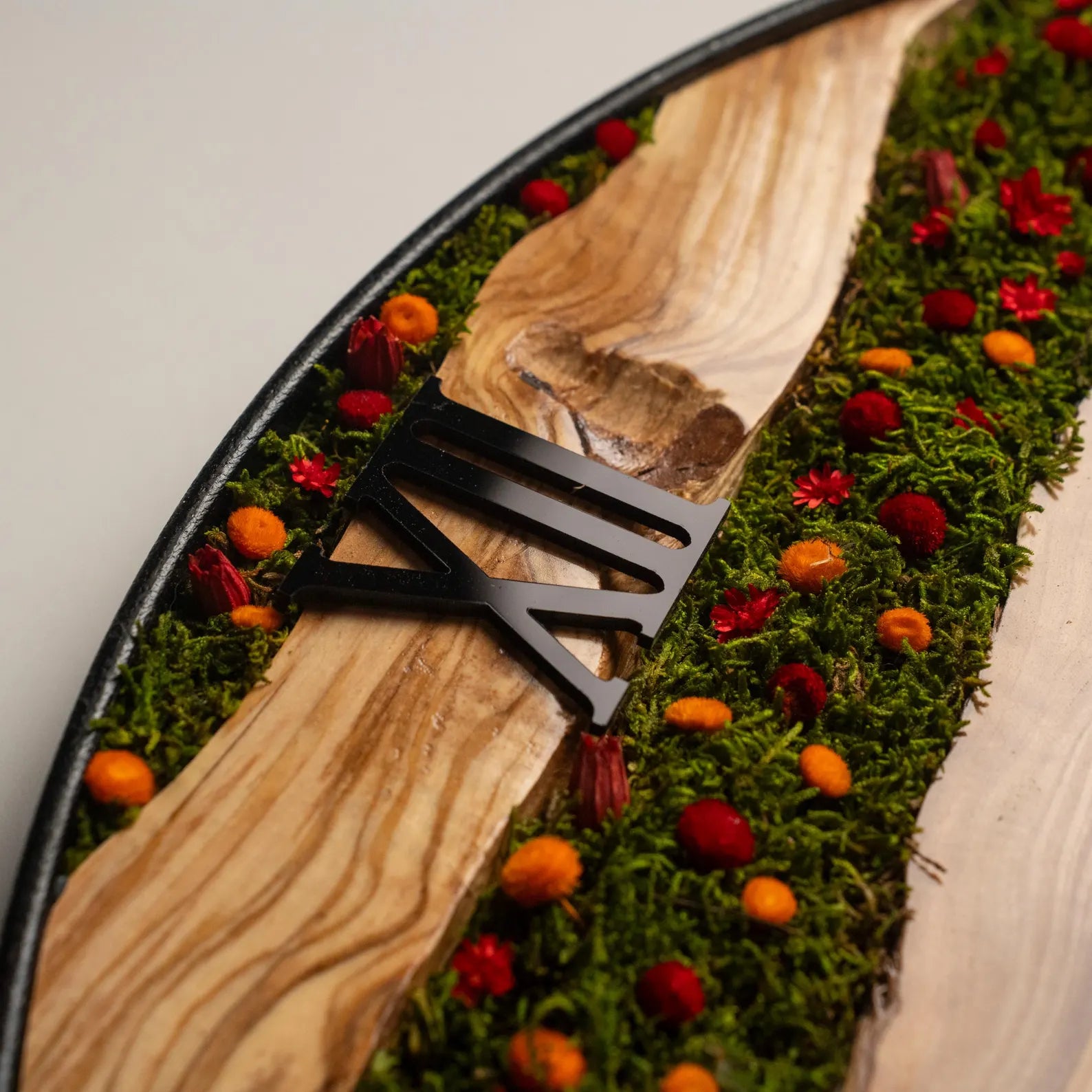 Moss Olive Wood Wall Clock – Preserved Moss Clock with Metal Frame | Unique Moss Wall Art & Housewarming Gift