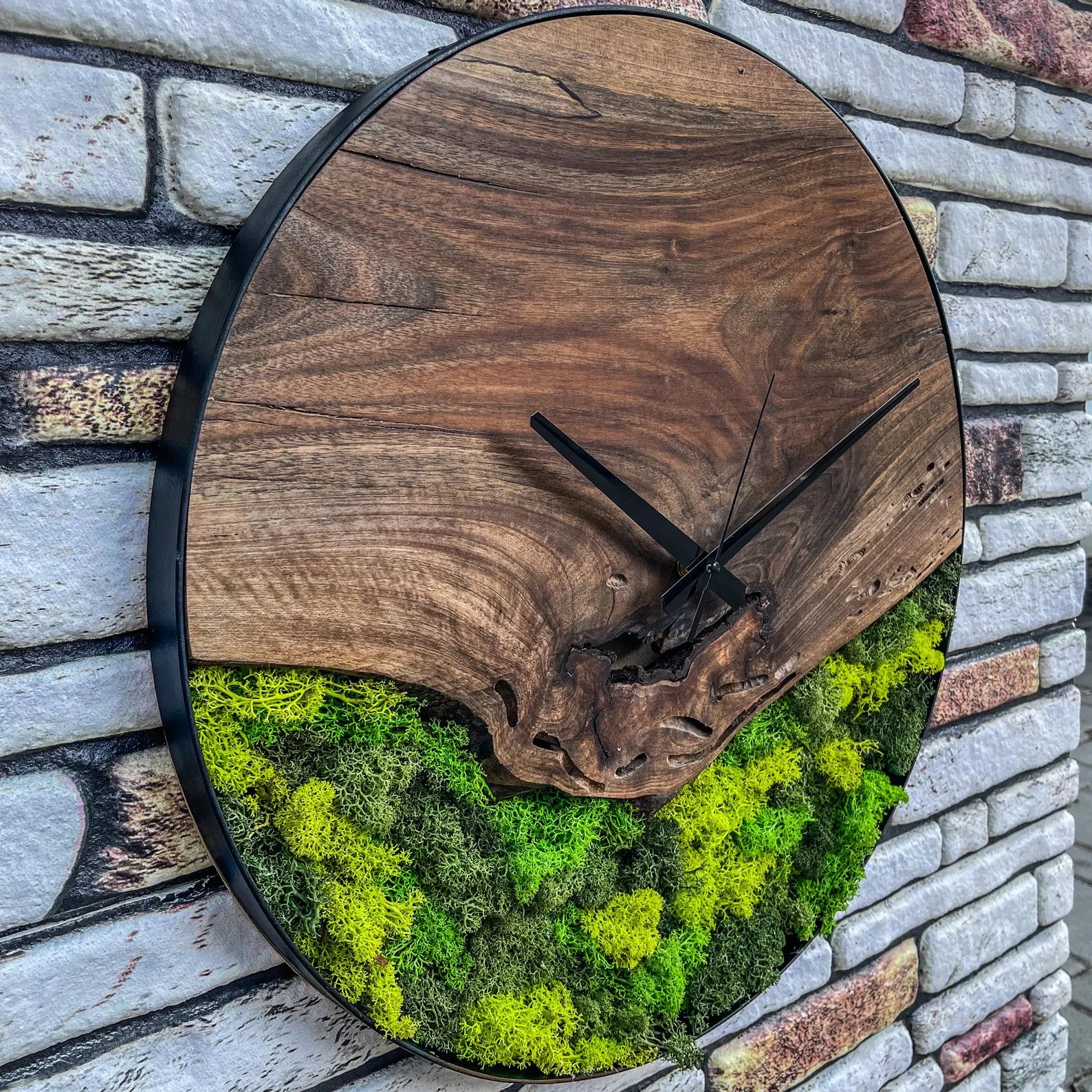 Walnut Moss Wall Clock – Natural Wood & Preserved Green Moss Decor