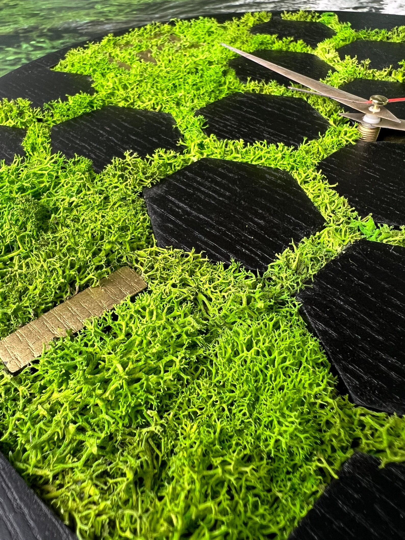 Moss and Wood Wall Clock – Natural Green Wall Art & Rustic Home Decor