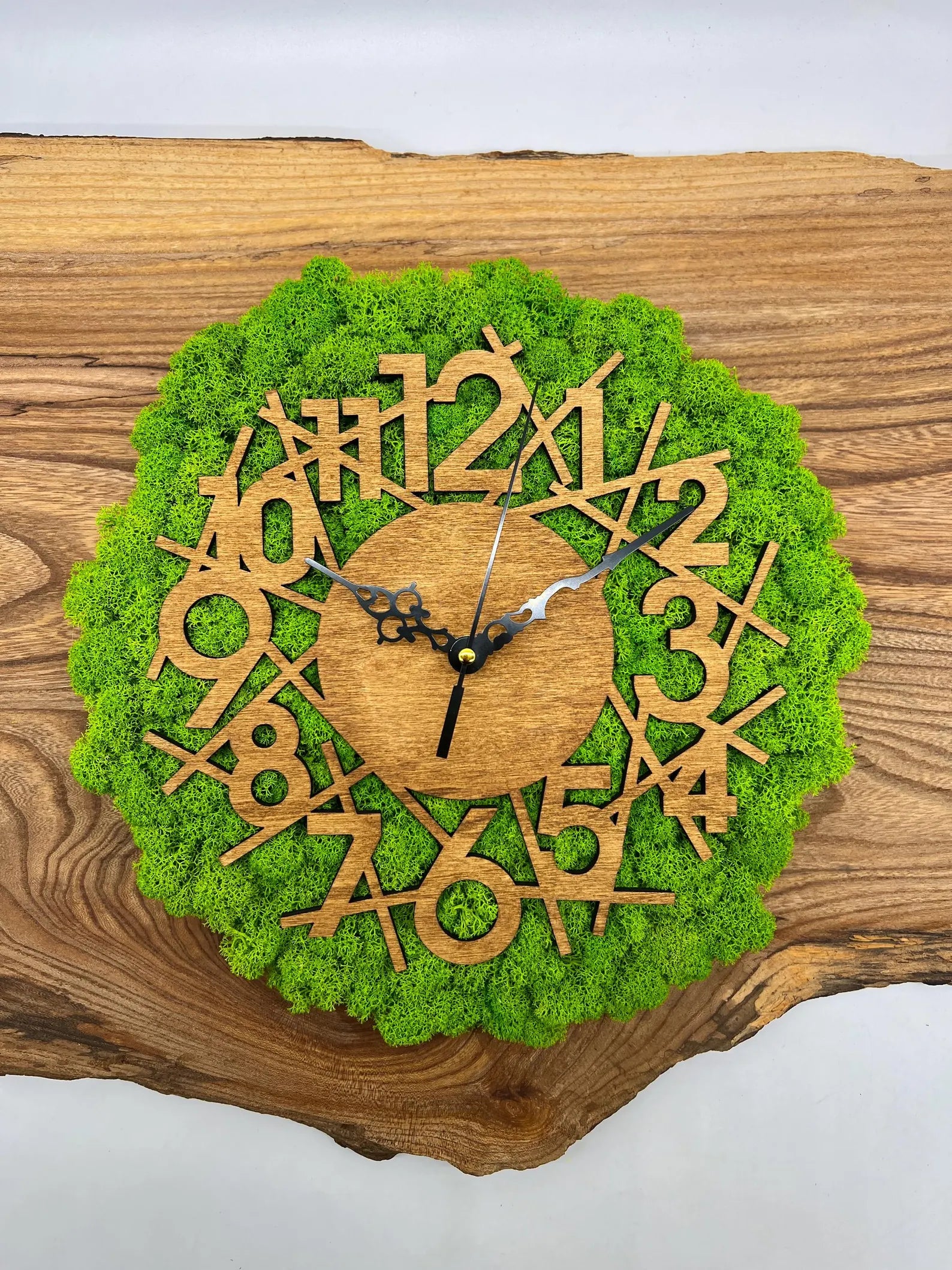 Sustainable Metal Wall Clock – Modern Moss and Lichen Home Accent