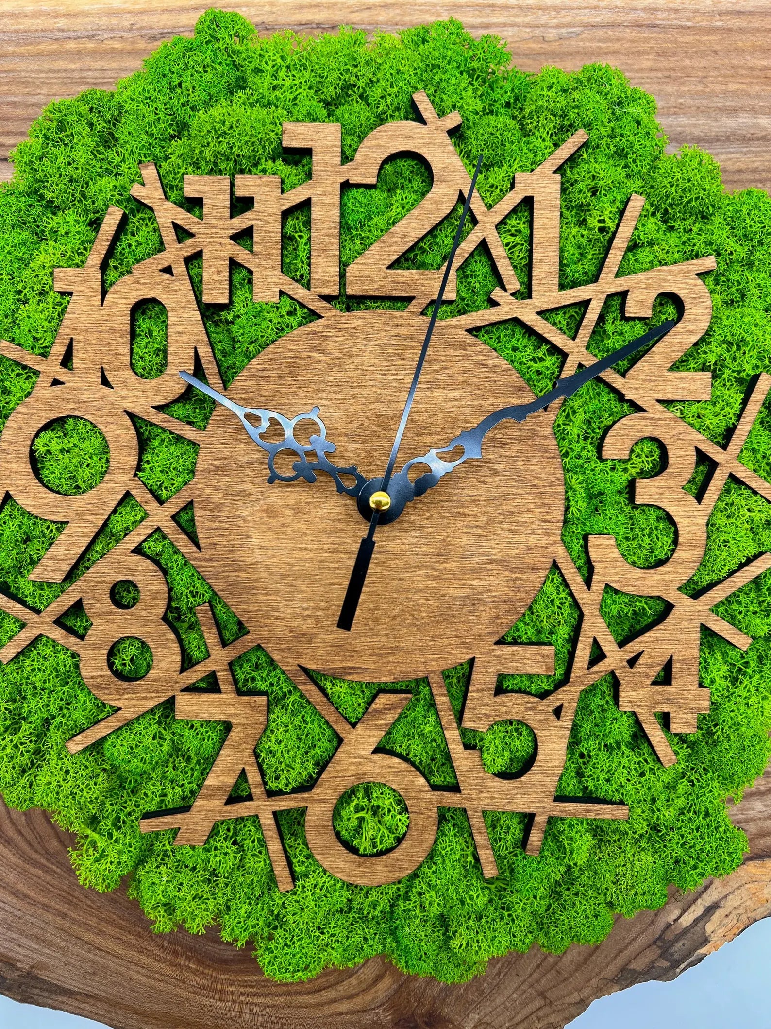 Sustainable Metal Wall Clock – Modern Moss and Lichen Home Accent