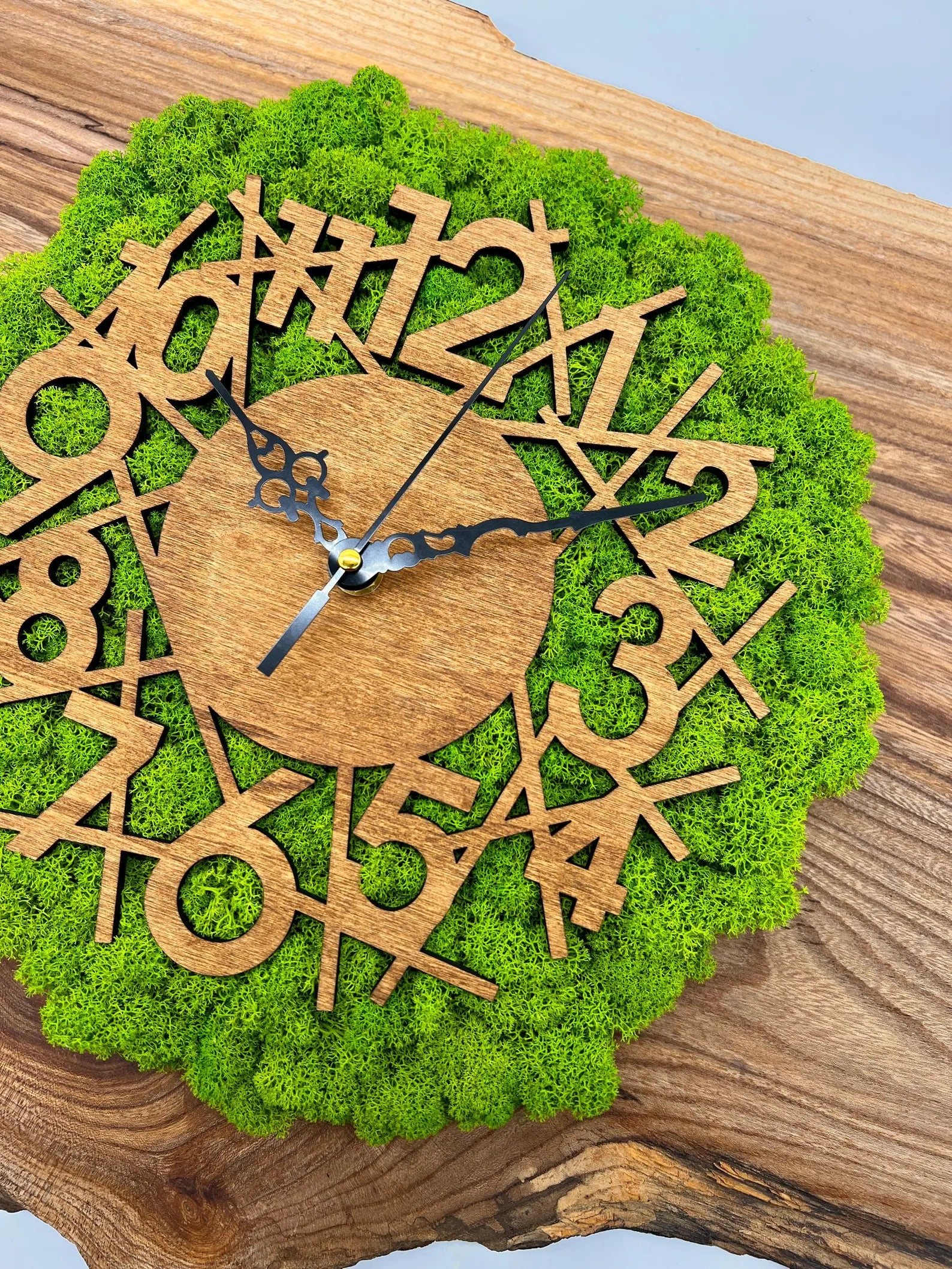 Sustainable Metal Wall Clock – Modern Moss and Lichen Home Accent