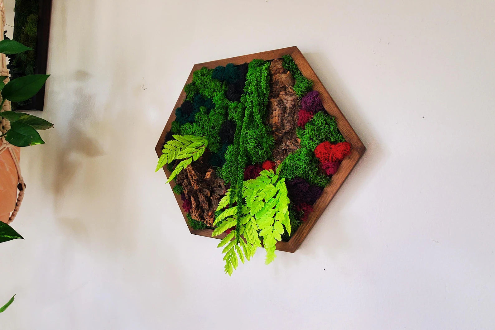 Bohemian Hexagon Moss Wall Art – Honeycomb Botanical Wood Decor
