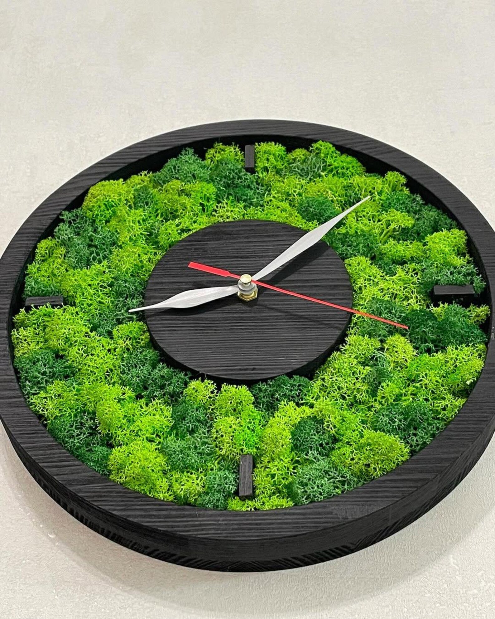 Real Moss Wall Clock – Silent Wooden Design, Unique Eco-Friendly Home Decoration