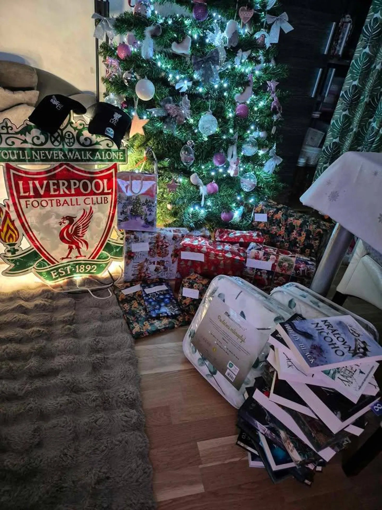 Tree of Life Moss Wall Art – Illuminated Nature Wall Sign & Home Decor