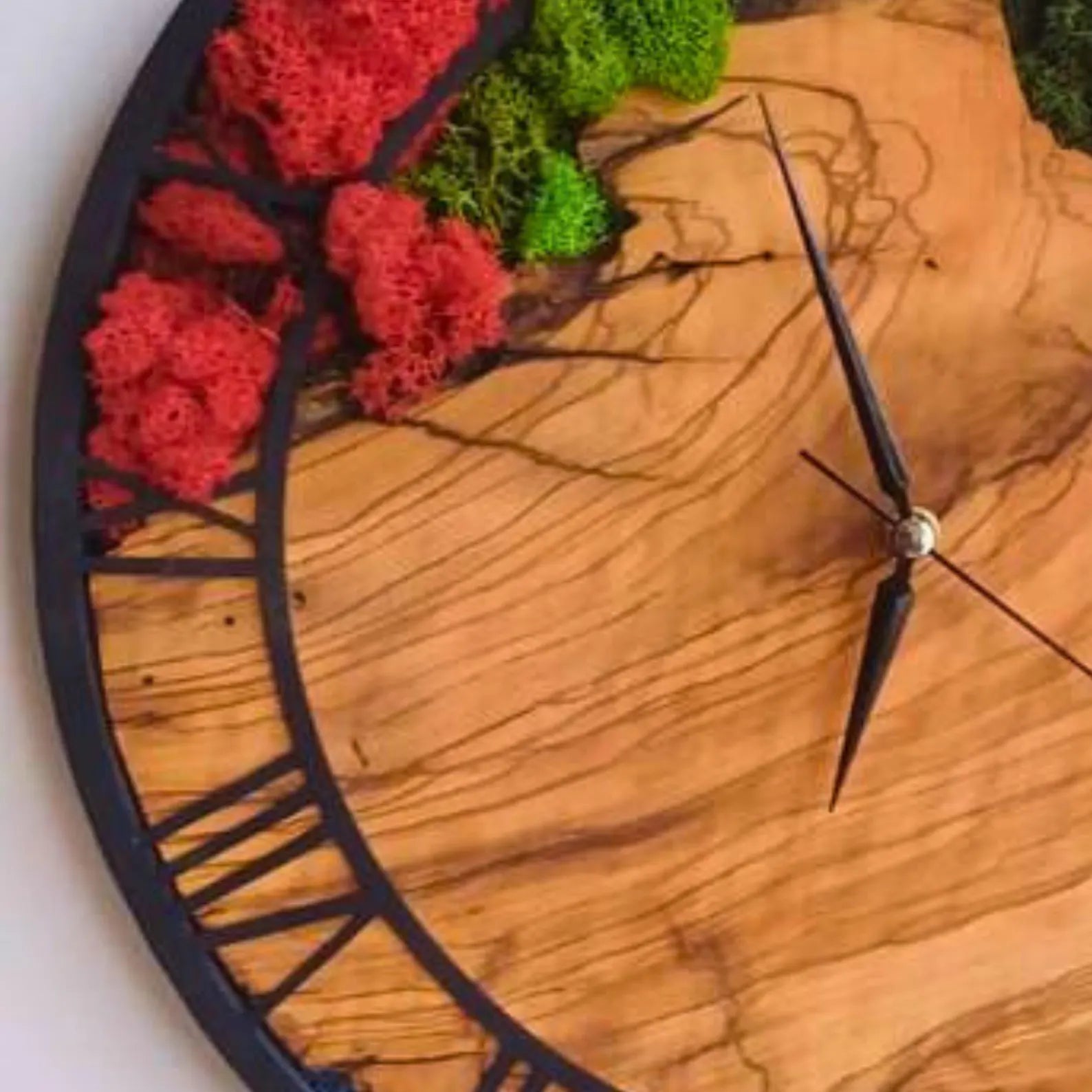 Round Moss Wood Wall Clock – Preserved Moss & Olive Tree Design – Natural Wood and Metal Art – Unique Home & Christmas Gift