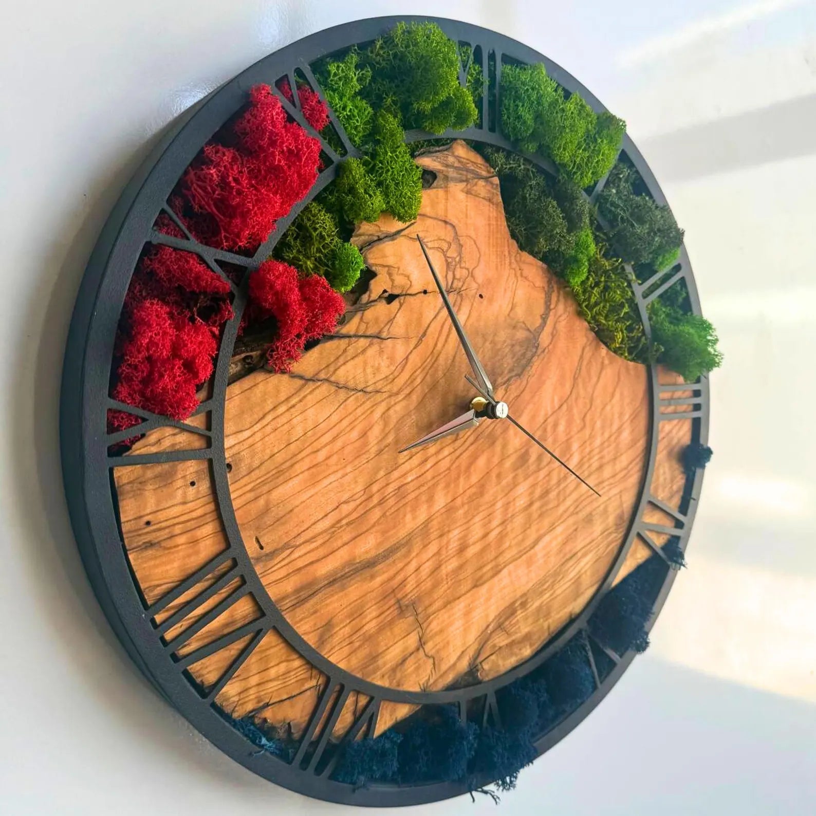 Round Moss Wood Wall Clock – Preserved Moss & Olive Tree Design – Natural Wood and Metal Art – Unique Home & Christmas Gift