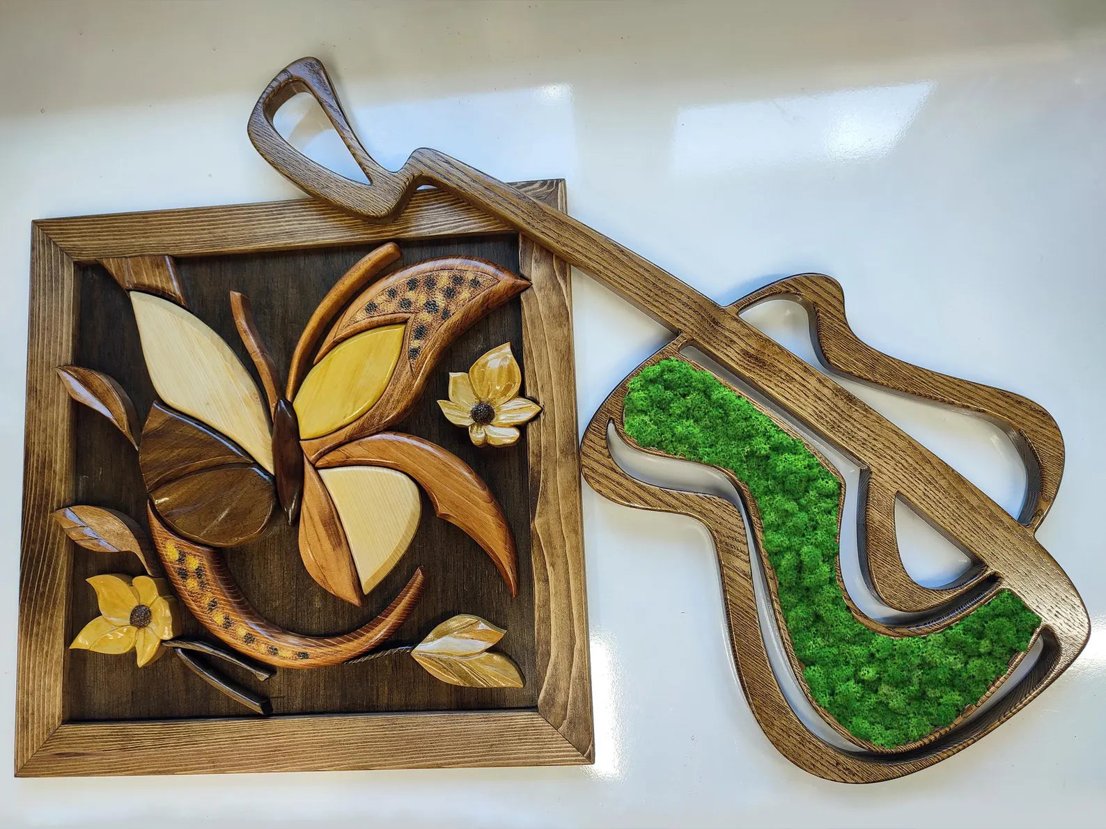 Moss Guitar Wall Art – Handmade Wood Guitar with Preserved Moss, Nature-Inspired Home Decor & Gift