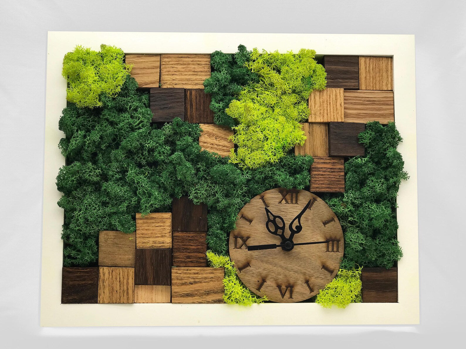 Handmade Moss Wall Clock – Wooden Mosaic with Preserved Green Moss | Eco-Friendly Rustic Home & Office Decor