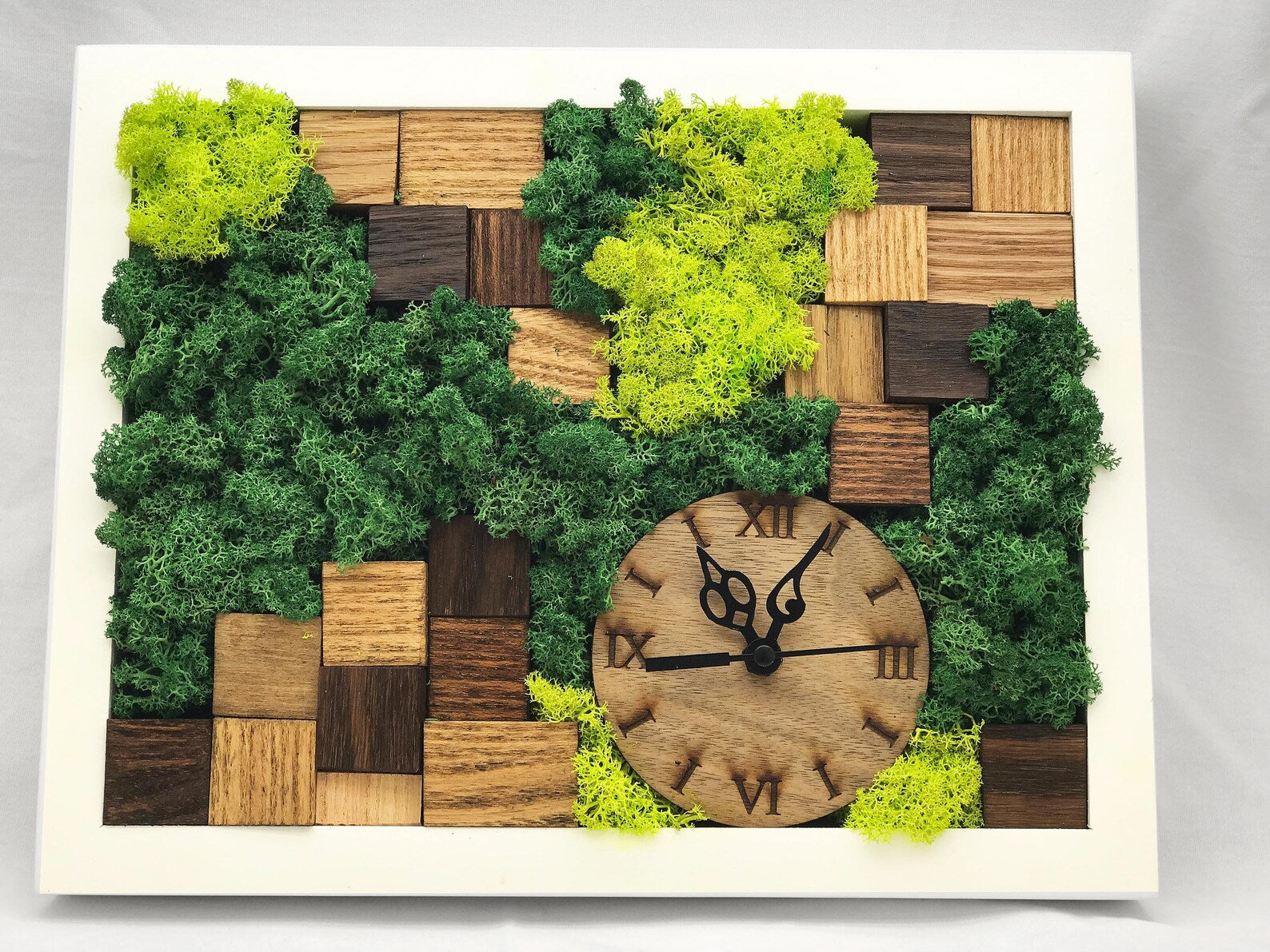 Handmade Moss Wall Clock – Wooden Mosaic with Preserved Green Moss | Eco-Friendly Rustic Home & Office Decor