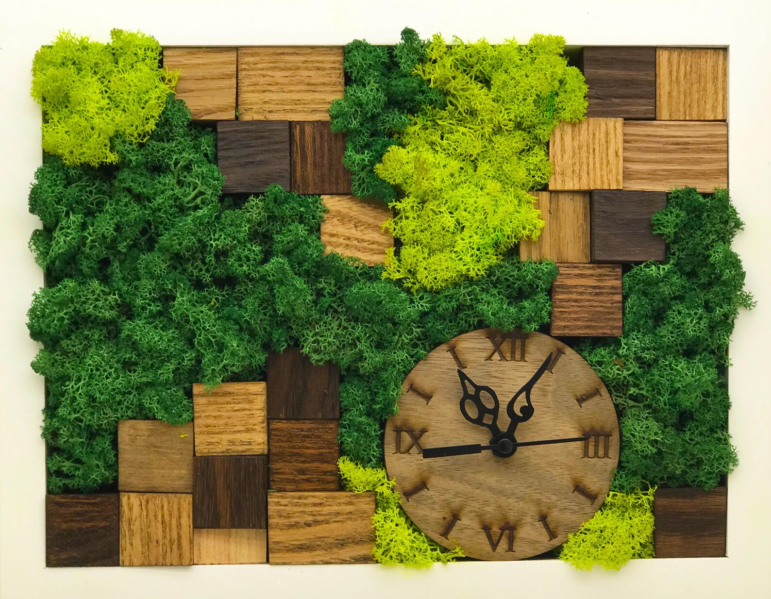 Handmade Moss Wall Clock – Wooden Mosaic with Preserved Green Moss | Eco-Friendly Rustic Home & Office Decor