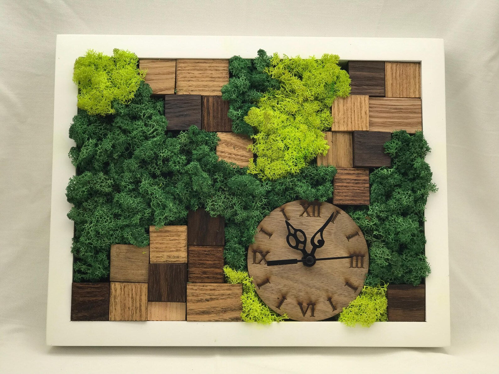 Handmade Moss Wall Clock – Wooden Mosaic with Preserved Green Moss | Eco-Friendly Rustic Home & Office Decor