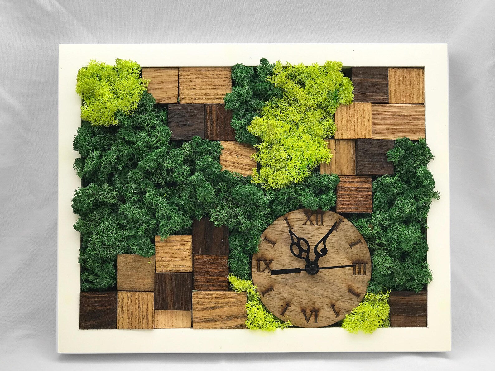 Handmade Moss Wall Clock – Wooden Mosaic with Preserved Green Moss | Eco-Friendly Rustic Home & Office Decor