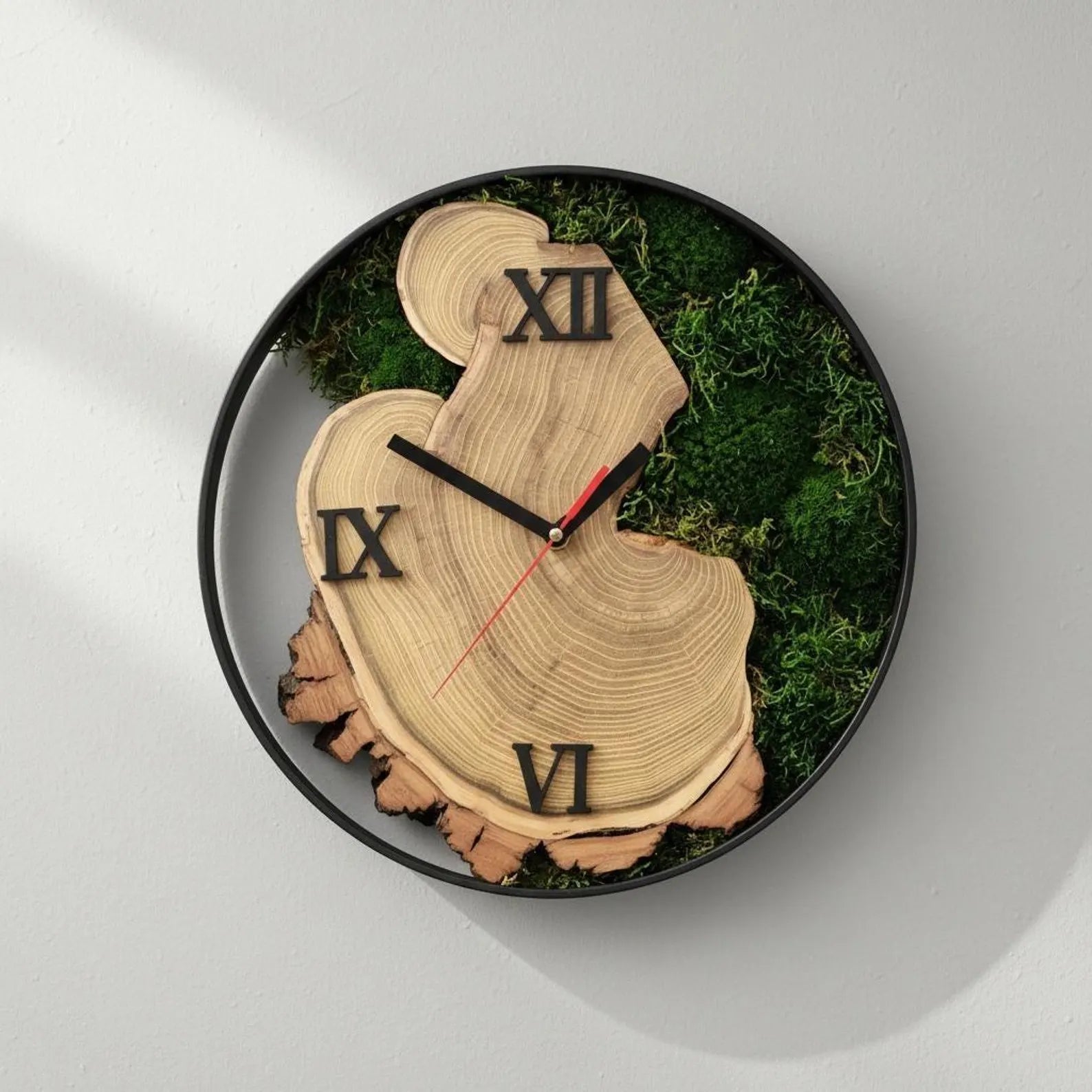 Oversized Moss Wall Clock – Wood Slice Design & Evergreen Home Decor